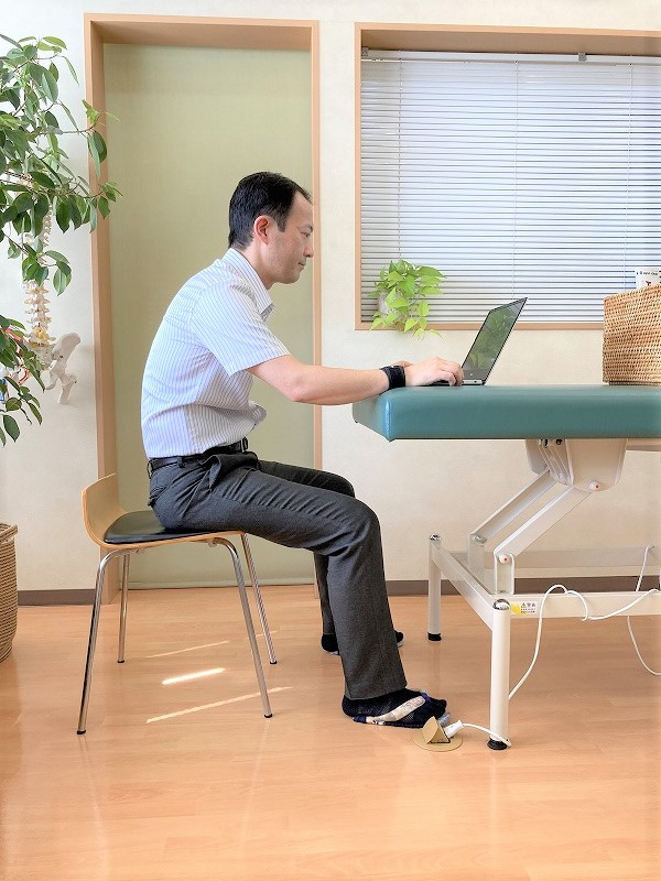 こんな座り方していませんか 間違ったイスのすわり方 赤とんぼ整体院 整骨院 磐田市 ゆがみと姿勢の専門家